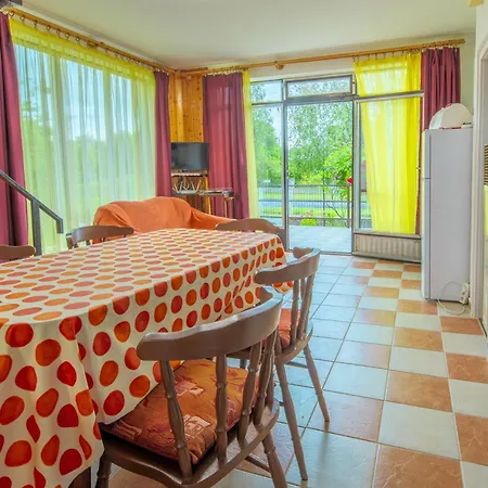 Holiday home Janos Nyaralo Balatonmariafurdo