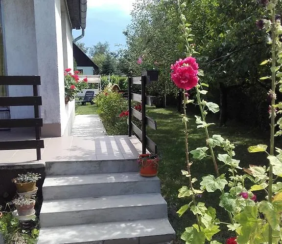 度假居 Janos Nyaralo Balatonmáriafürdő